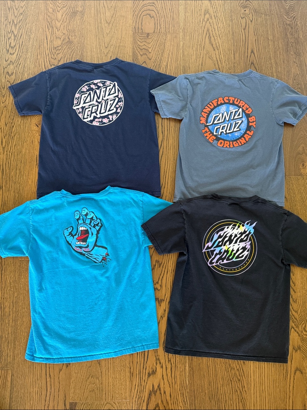 (4) Santa Cruz Skateboards Kids' Short Sleeve Tee all size M